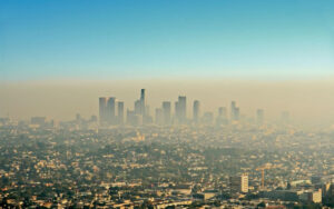 smog fotochemiczny nad miastem
